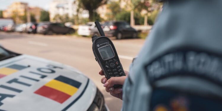 Șef de poliție din Mehedinți, amendat de un subaltern, a sunat la 112: „Ajutor, polițistul e drogat!”