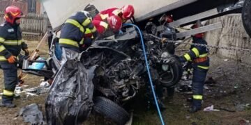 FOTO:  Accident mortal la Poiana Stampei. Un șofer și-a pierdut viața după impactul cu un autotren