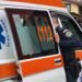 Nou-născut salvat din toaleta din curte, după ce mama a spus că este mort