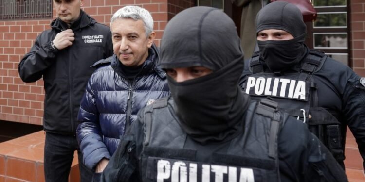 Dan Diaconescu scapă de condamnarea pentru act sexual cu un minor. Procesul va fi reluat