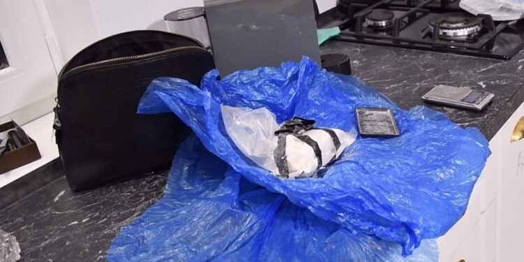 Cu cât se vindea cocaina pe străzile din Iași! Poliția a destructurat rețeaua, 6 traficanți reținuți