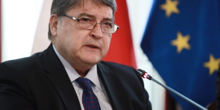 Nemulțumiri în coaliția de guvernare la adresa ministrului Emil Hurezeanu