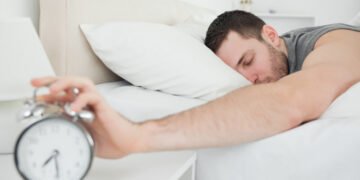 România pierde o oră de somn! Trecerea la ora de vară are loc pe 30 martie 2025