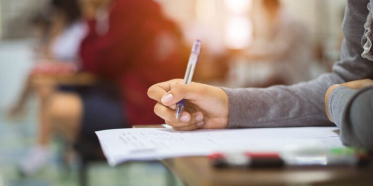 Simularea Evaluării Naţionale se încheie cu proba la limba şi literatura maternă