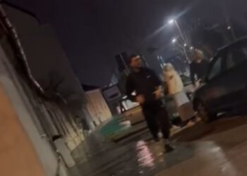 „Bine ai venit în familie!” – Tânăr „adoptat” cu pumnii de socrul mic, direct pe capota mașinii