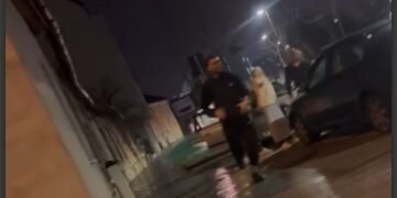 „Bine ai venit în familie!” – Tânăr „adoptat” cu pumnii de socrul mic, direct pe capota mașinii