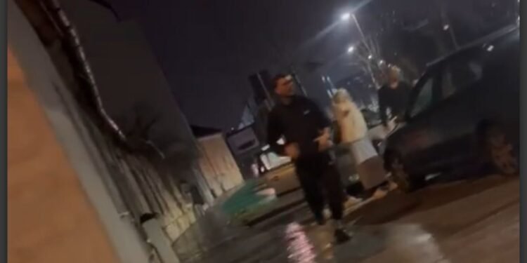 „Bine ai venit în familie!” – Tânăr „adoptat” cu pumnii de socrul mic, direct pe capota mașinii