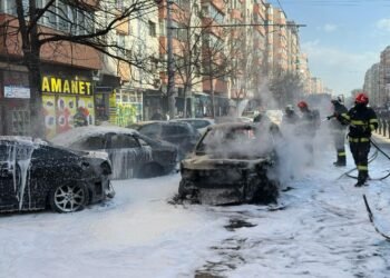 Video-Incendiu pe Calea Moșilor: Șapte mașini afectate, trei distruse complet