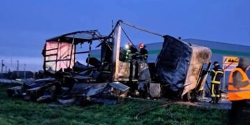 Foto-Accident grav pe DN7, lângă Vladimirescu: două camioane implicate, ambii șoferi decedați