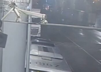 Video-Imagini dramatice: Momentul în care tânărul de 18 ani din Horlești intră cu mașina sub un TIR, pe Calea Chișinăului