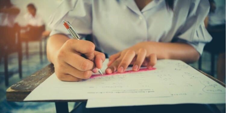 De mâine începe simularea probelor scrise de la Bacalaureat