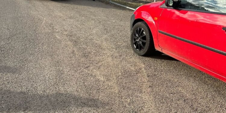 Neamț: A pierdut controlul motorului si a fost proiectat în mașina poliției după ce a încercat să fugă de agenții care i-au făcut semn să oprească