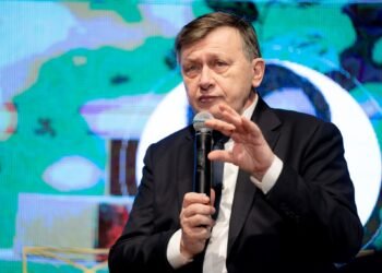 Crin Antonescu este sigur că el sau Nicușor Dan va fi președintele Romaniei