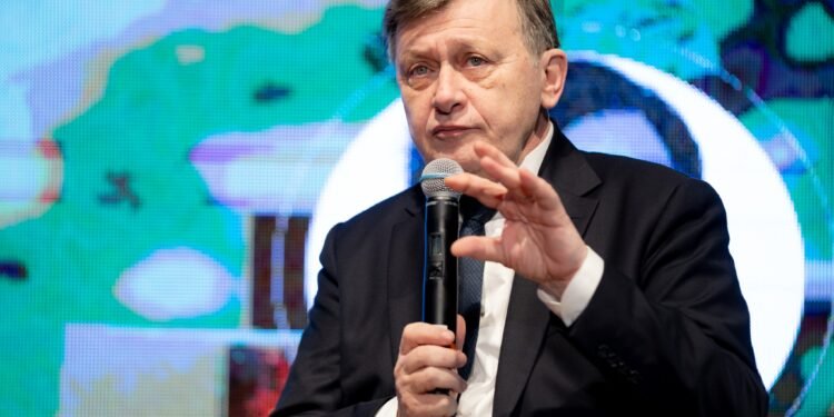 Crin Antonescu este sigur că el sau Nicușor Dan va fi președintele Romaniei