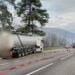 Scurgere de acid sulfuric dintr-o cisternă la Comarnic. Trafic blocat pe DN1 și evacuări în zonă