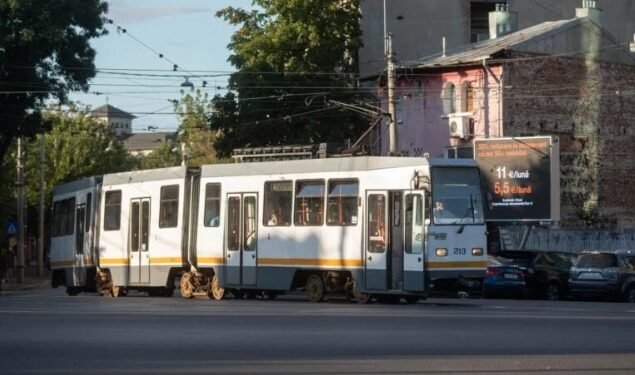 ANPC a oprit temporar din circulaţie 23 de tramvaie din București în urma ”multiplelor deficienţe constatate”