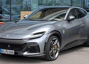 Un ieșean și-a cumpărat, în aceeași zi, două Ferrari Purosangue nou-nouțe!