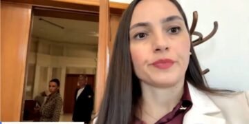 Anamaria Gavrilă, circ total cu presa, în Parlament: Am încercat să plec, sunt foarte agresivi