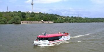 Se reiau cursele de agrement pe Dunăre cu nava de pasageri a Consiliului Judetean Galați