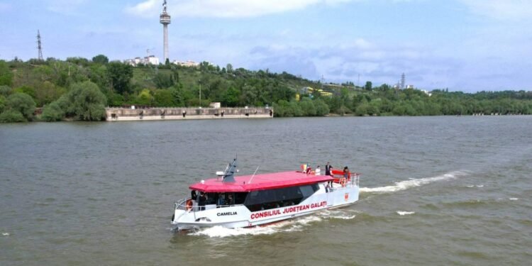 Se reiau cursele de agrement pe Dunăre cu nava de pasageri a Consiliului Judetean Galați