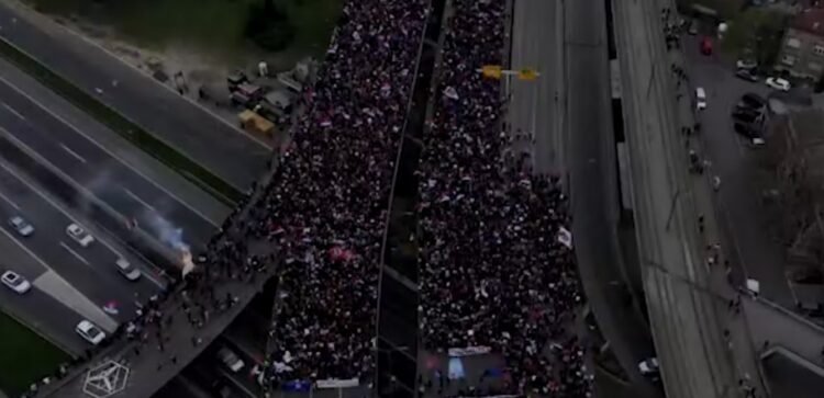 Amplu protest antiguvernamental în Serbia