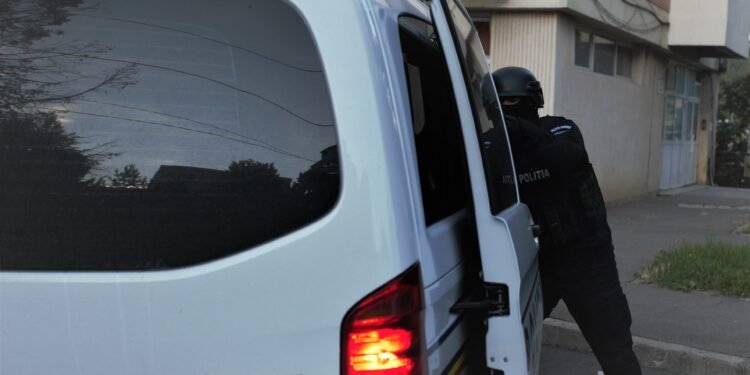 Percheziții în zece județe și în București într-un dosar de corupere a alegătorilor