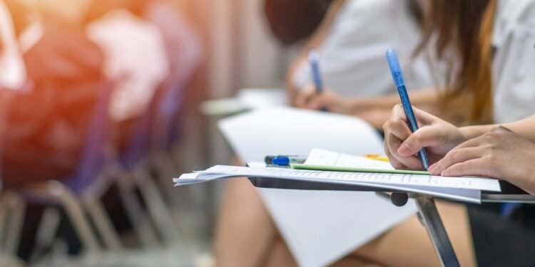 Simulare BAC 2025. Ce subiecte au primit elevii de clasa a XII-a la Limba și literatura română