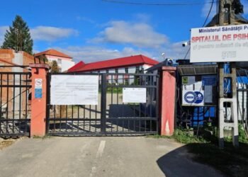 Trei angajați ai Spitalului de Psihiatrie Ștei au fost arestați pentru abuzuri asupra pacienților