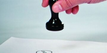 Ungurii vorbesc despre România că traversează cea mai gravă criză politică din 1989