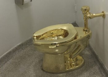 Condamnați pentru furtul toaletei de aur în valoare de 4,8 milioane de lire sterline