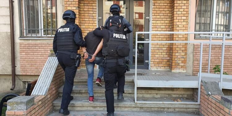 „Cei trei mușchetari” din Ciortești, reținuți după o „misiune” cu pumni și distrugeri