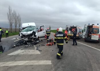 Vrancea: Accident rutier grav cu 7 victime între un autotren și o autoutilitară în comuna Pufești