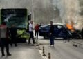 Foto/Video-Accident teribil în Sinaia: Mașină cuprinsă de flăcări după impact cu un autocar plin de pasageri