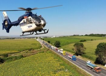 Depășiri ilegale surprinse din aer: Poliția a sancționat zeci de șoferi pe drumul Iași – Târgu Frumos. Ce amendă primești dacă depășești pe partea dreaptă
