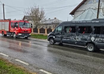 Șofer de TIR fugar, prins de polițiști după un grav accident în județul Iași