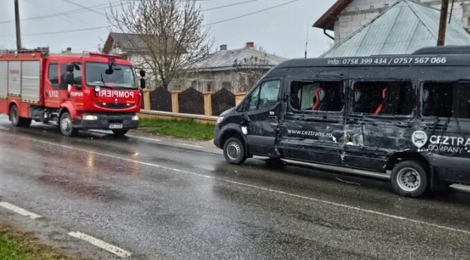 Șofer de TIR fugar, prins de polițiști după un grav accident în județul Iași