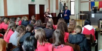 FOTO – Justiția pe înțelesul tinerilor: Elevii Colegiului „Vasile Lupu” au vizitat Judecătoria Iași