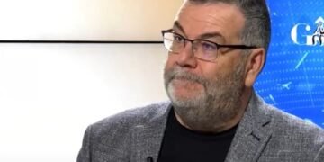 Bogdan Teodorescu a murit. Scriitorul român avea 61 de ani și a condus campania electorală a lui Emil Constantinescu