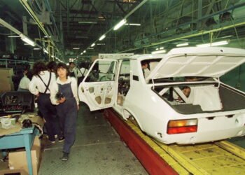 Românii care au depus bani la CEC pentru o Dacie înainte de 1990 primesc acum, după 30 de ani, despăgubiri. Ce sumă încasează