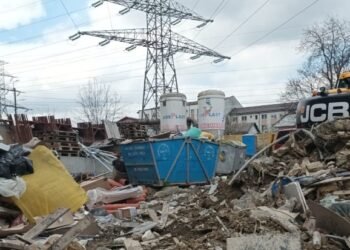 Un dezvoltator imobiliar a fost amendat cu 5.000 de euro de Garda de Mediu Iași pentru depozitarea necorespunzătoare a deșeurilor