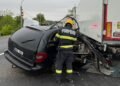 FOTO-Accident rutier în Sculeni: Patru persoane rănite după ce un autoturism a intrat într-un TIR parcat