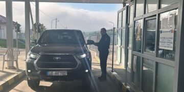 Tânără de 21 de ani, prinsă în Botoşani la volanul unei maşini furate din Italia