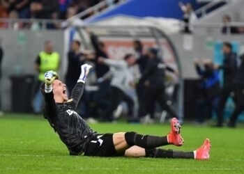 Ieșeanul Ștefan Târnovanu, tot mai aproape de un transfer în străinătate: Napoli și Galatasaray pe urmele portarului FCSB