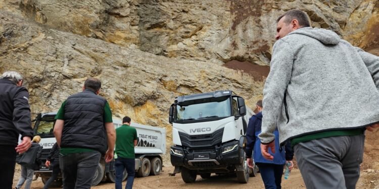 IVECO T-WAY MY24 cucerește terenul extrem la TreatItBad2025 – Forță brută în inima carierei!