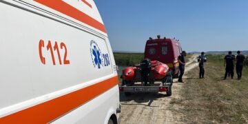 Luptă contracronometru pe malul lacului” – Bărbat de 53 de ani, readus la viață după ce un prieten i-a făcut resuscitare ghidat prin telefon de 112