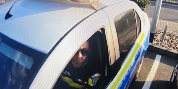 VIDEO-Rușinos! Răspuns șocant al Poliției din Cluj: ‘Apelați la poliția locală’, când un biciclist le-a cerut să sancționeze șoferii parcați ilegal pe locuri pentru persoane cu dizabilități