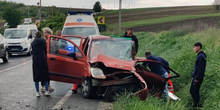 VIDEO-Accident rutier grav pe DN 24, în zona localității Șerbești – o persoană încarcerată