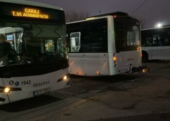 A înjurat toți șoferii CTP care i-au ieșit în cale, apoi l-a luat la rost și pe dispecer, prin telefon! Amendă de 1.000 lei pentru recitalul de nervi