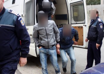 Nu au avut milă: doi tineri din Todirești au tâlhărit un bătrân de 83 de ani pentru 320 de lei