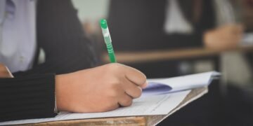 Începe evaluarea naţională la clasa a IV-a; marţi – proba la română